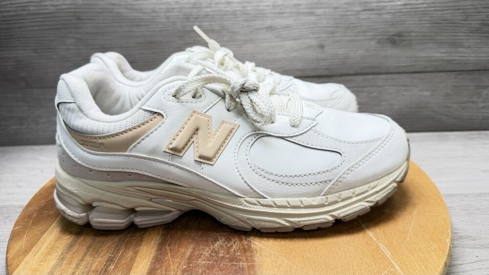 New Balance 2002R. White. Men’s Size 7